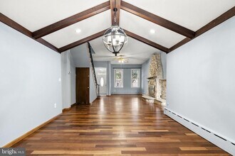 2430 E Somerset St in Philadelphia, PA - Building Photo - Building Photo