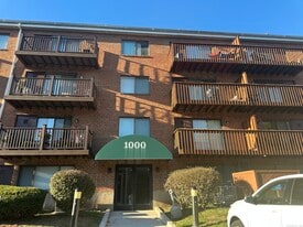 1317 Harbor View Dr in Rocky Hill, CT - Building Photo