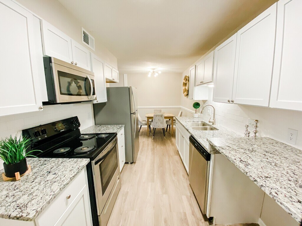 Oakridge Apartments in Fayetteville, NC