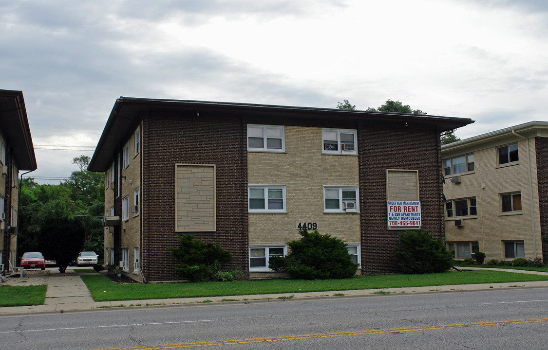 4409-4415 Prescott Ave in Lyons, IL - Building Photo