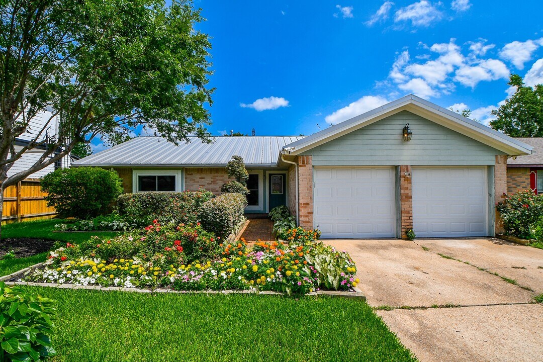 10426 Alcott Dr in Houston, TX - Building Photo