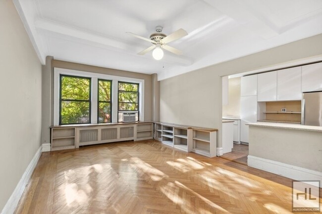 600 W 111th St, Unit 2B in New York, NY - Building Photo - Building Photo