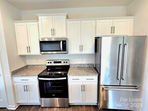 8114 Murray Br Dr in Charlotte, NC - Building Photo - Building Photo