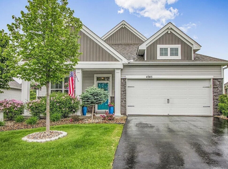 4745 Copper Cir in Woodbury, MN - Building Photo