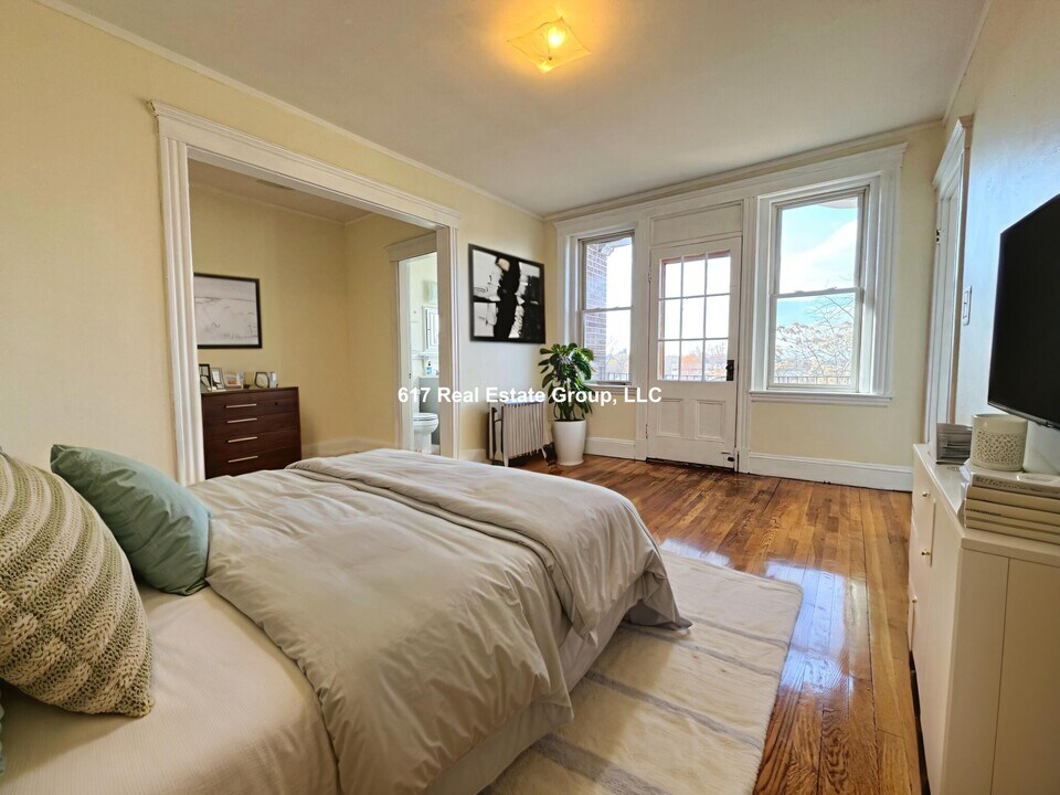 28 Quint Ave in Boston, MA - Building Photo