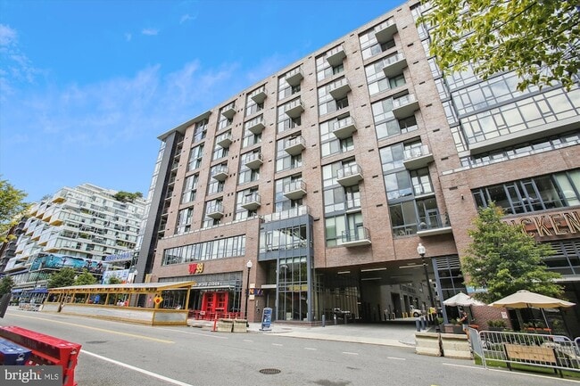 property at 70 N St SE
