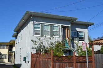 960 61st St in Oakland, CA - Foto de edificio - Building Photo