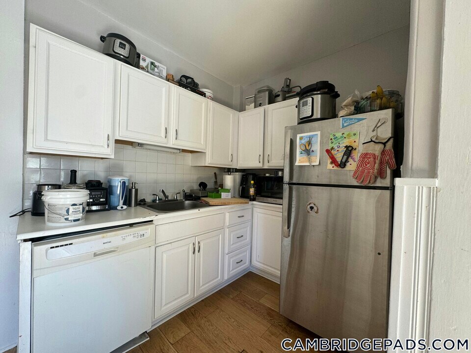 1590 Cambridge St in Cambridge, MA - Building Photo