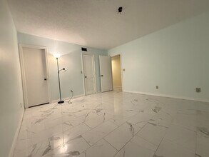 1200 SE Parkview Pl in Stuart, FL - Building Photo - Building Photo