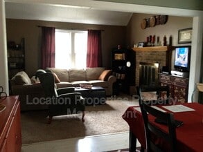 331 Clayton Ct in Lawrence, KS - Building Photo - Building Photo