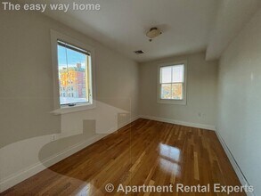1110 Massachusetts Ave, Unit 3 in Cambridge, MA - Building Photo - Building Photo