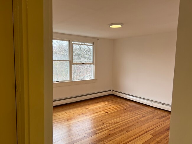 31 Pleasant St, Unit 3 in Beverly, MA - Building Photo - Building Photo