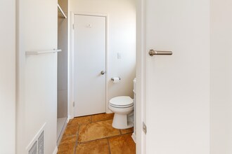 5001 Rockford Dr in San Diego, CA - Building Photo - Building Photo