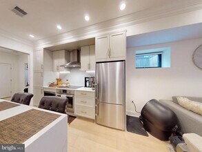 2642 39th St NW in Washington, DC - Building Photo - Building Photo