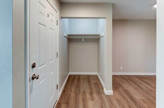 9115 Nieman Rd, Unit Apt 91111 unit 1 in Overland Park, KS - Building Photo - Building Photo