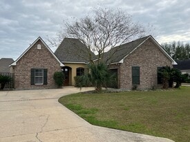 6400 Pelican Crossing Dr in Gonzales, LA - Building Photo