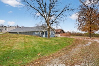 1566 Sugar Grove Rd in Troy, MO - Building Photo - Building Photo