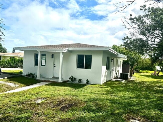 2001 NE 3rd Ave in Delray Beach, FL - Building Photo - Building Photo