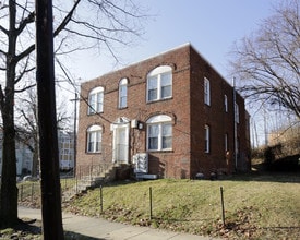 2817 Buena Vista Ter SE in Washington, DC - Building Photo - Building Photo