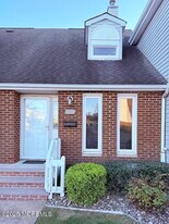 25 Meadow Ave in Monmouth Beach, NJ - Building Photo