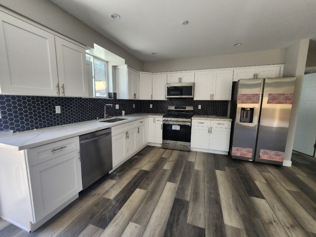 3330 Portola Ave in Los Angeles, CA - Building Photo - Building Photo