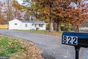 822 Warburton Ln in Fort Washington, MD - Building Photo