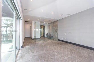 2440 N Shore Terrace in Miami Beach, FL - Building Photo - Building Photo