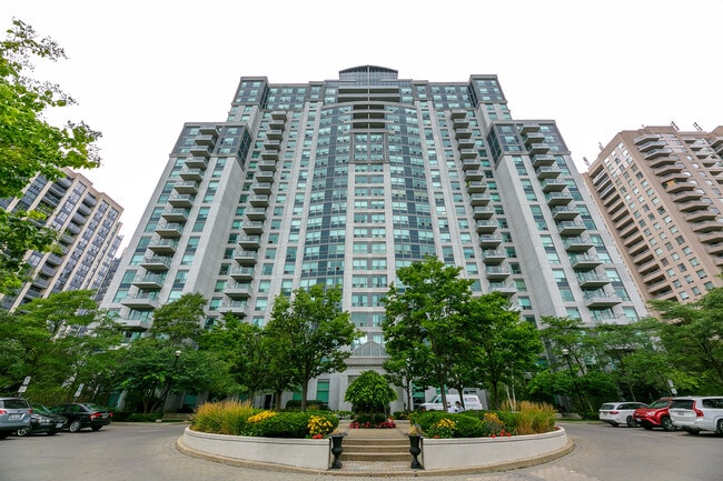 188 Doris Ave in Toronto, ON - Building Photo - Building Photo