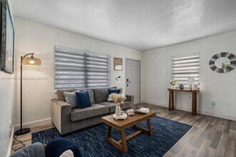1021 NW 37th Ave in Miami, FL - Building Photo - Building Photo