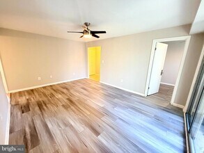 20248 Shipley Terrace, Unit 102 in Germantown, MD - Foto de edificio - Building Photo