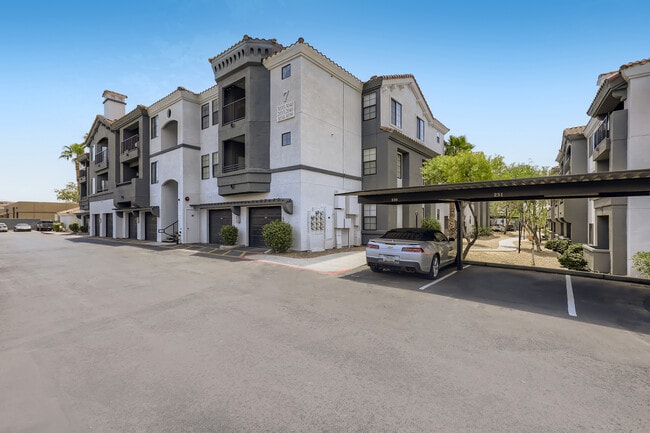Mandarina in Phoenix, AZ - Building Photo - Building Photo
