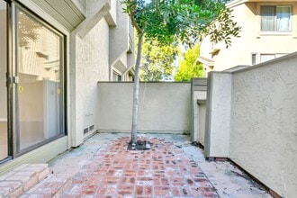 3211 Caminito Eastbluff in La Jolla, CA - Building Photo - Building Photo