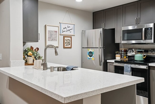 Haven at Del Mar Station Apartments in Pasadena, CA - Foto de edificio - Building Photo