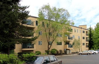 Hutchison House Apartments in Issaquah, WA - Foto de edificio - Building Photo