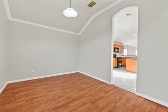 5623 Brookhollow Oaks Trail in Houston, TX - Building Photo - Building Photo