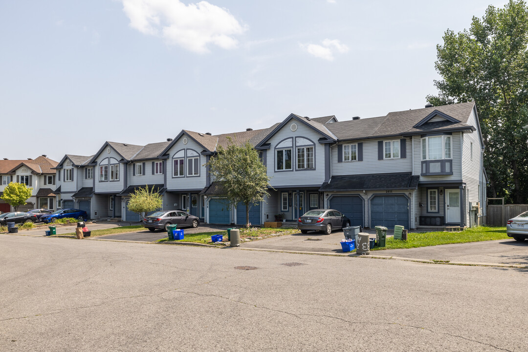 Avenue O in Ottawa, ON - Building Photo