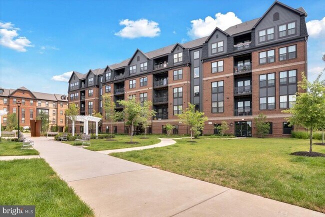 3927 Fair Ridge Dr in Fairfax, VA - Foto de edificio - Building Photo