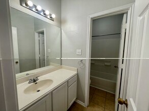 5003 Gemsbuck Chase in San Antonio, TX - Foto de edificio - Building Photo