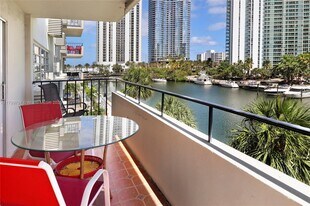 220 Kings Point Dr in Sunny Isles Beach, FL - Building Photo