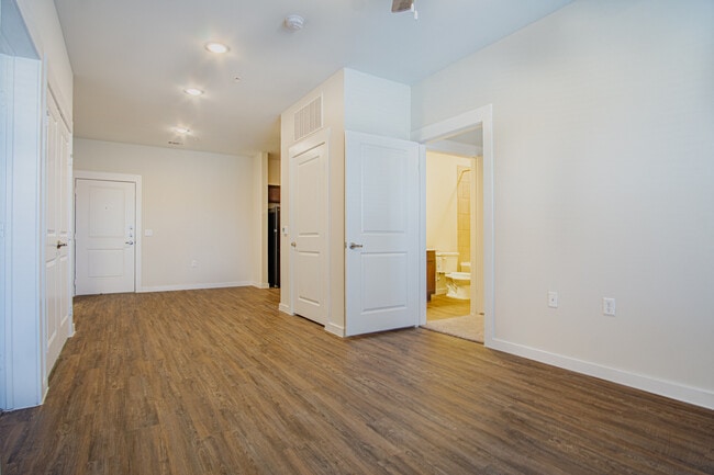 K Avenue Lofts in Plano, TX - Foto de edificio - Building Photo