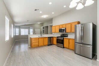 4913 Whispering Spring Ave in Las Vegas, NV - Building Photo - Building Photo
