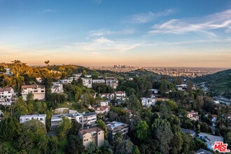 3323 N Knoll Dr in Los Angeles, CA - Building Photo - Building Photo
