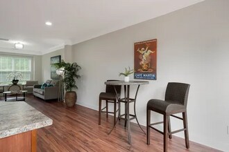 8242 Lenox Creekside Dr in Nashville, TN - Building Photo - Building Photo