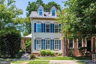 1236 Vintage Pl in Reston, VA - Building Photo