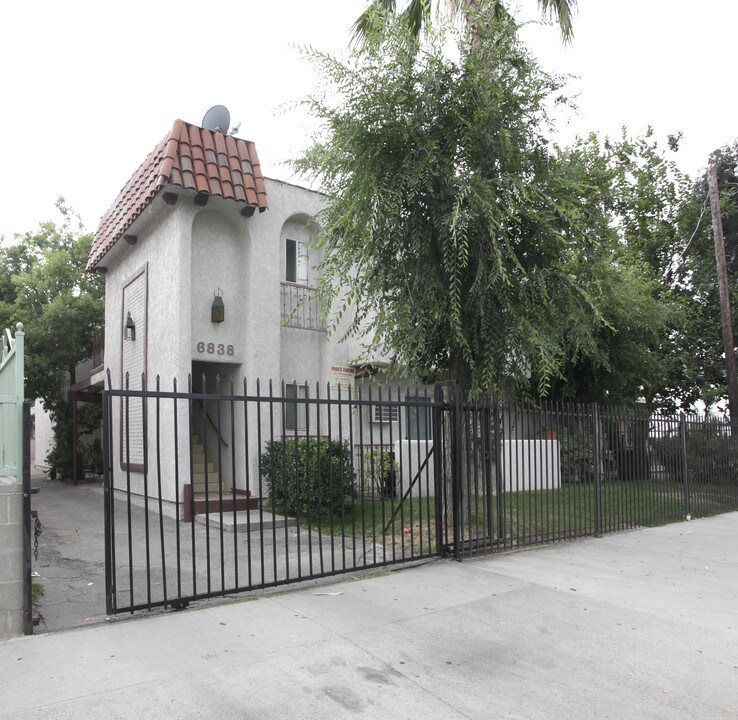 6838 Morella Ave in North Hollywood, CA - Building Photo