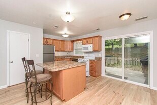 1821 Sussex Rd in Blacksburg, VA - Building Photo