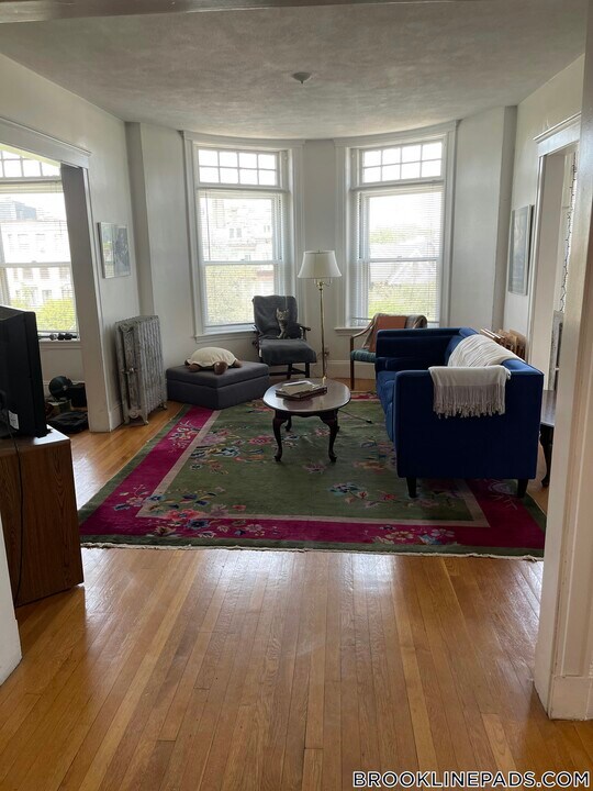 1673 Beacon St in Brookline, MA - Building Photo