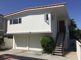 117 N Lucia Ave, Unit 2 in Redondo Beach, CA - Building Photo