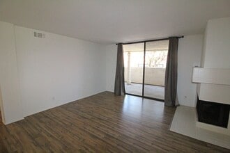 2222 Martinique Ln in Oxnard, CA - Building Photo - Building Photo
