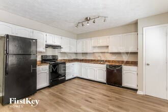 241 Summit Ridge Dr in Greenwood, IN - Foto de edificio - Building Photo